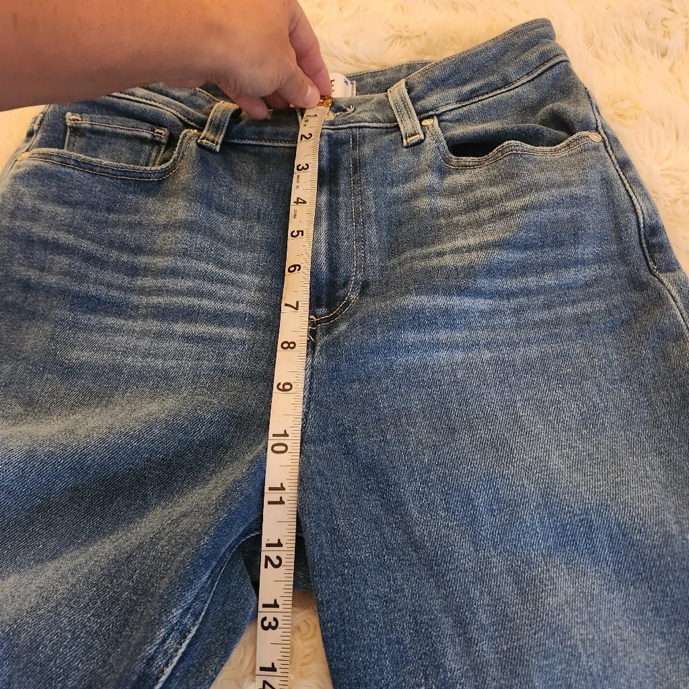 Paige Knockout Love Stretchy Highwaisted Jeans Size 28